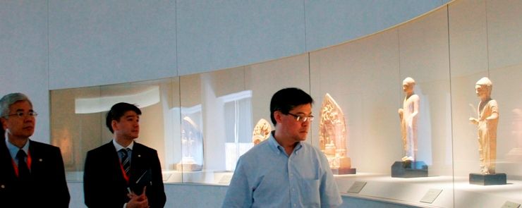 舊金山亞洲藝術博物館許傑館長參觀六樓佛教造像展區