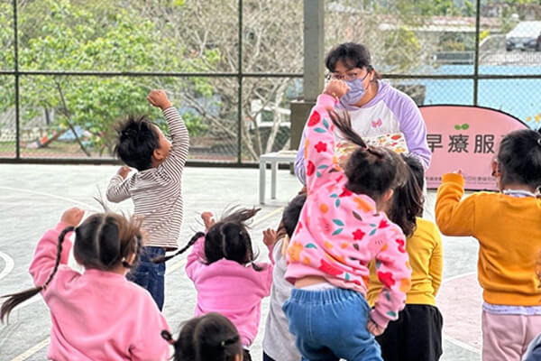 博幼基金會辦理早期療育相關活動，使有早療需求的孩子有基礎協助，協助其學習成長。